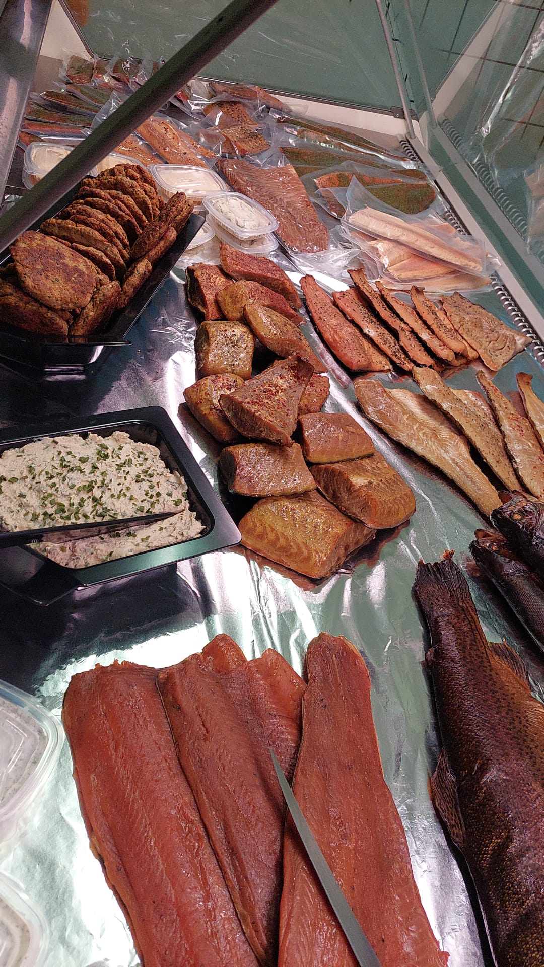 Räucherfisch-Auslage 4